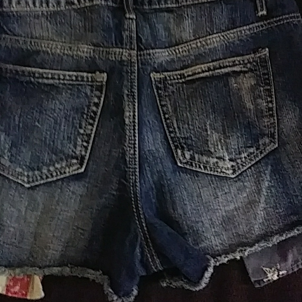 Shorts - Picture 3 of 4